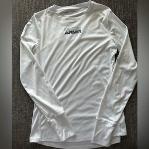 XS women’s UA long sleeve fitted dry fit material shirt.